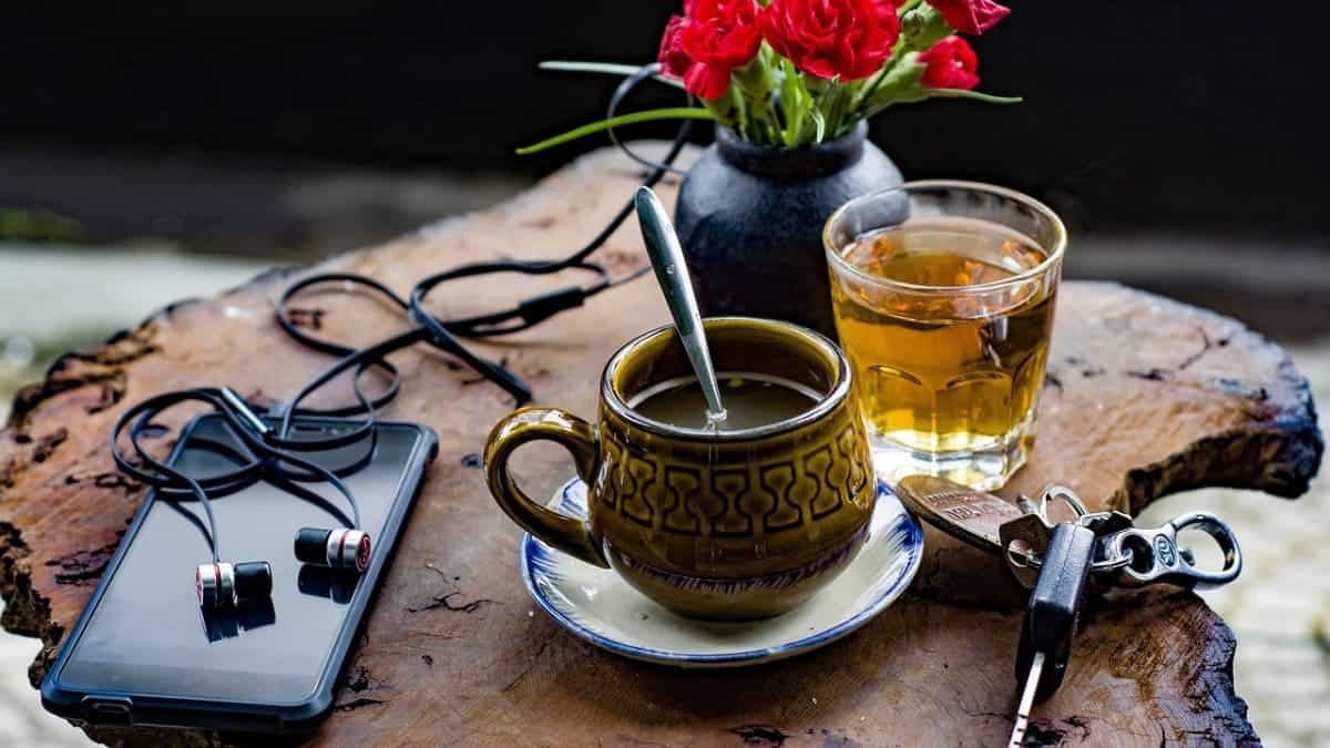 Caffeine in Coffee vs. Tea