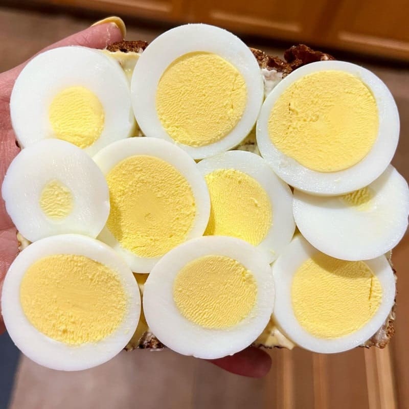 Signs To Tell Hard-Boiled Eggs Are Safe To Eat or Bad